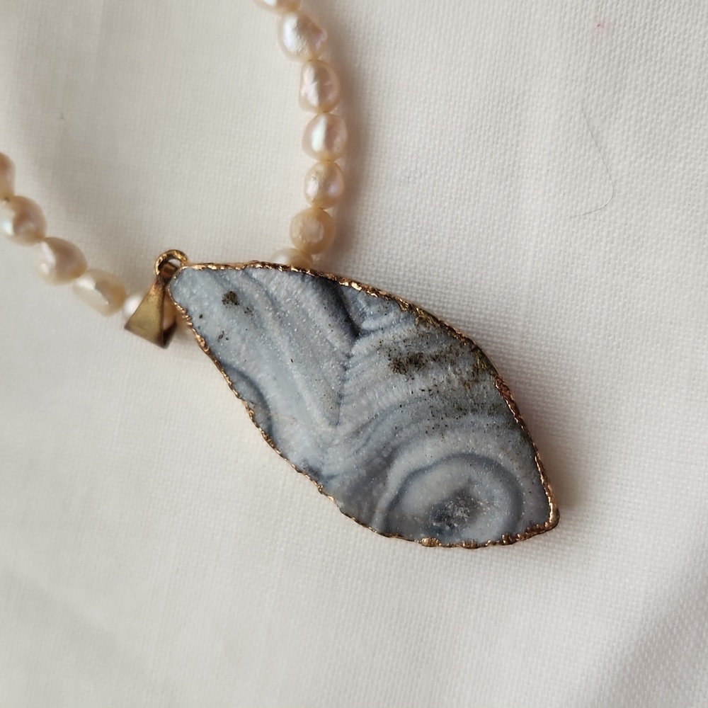 Pearls and gemstone. - Picture 8 of 10